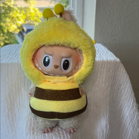 Other - Yellow bumblebee 🐝 two piece set.